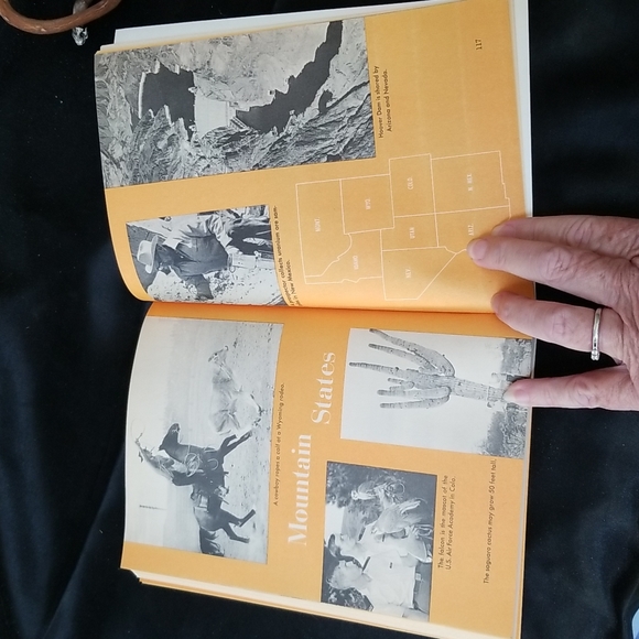 📚🇺🇲VINTAGE AMERICAN BOOKS - Picture 16 of 16